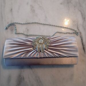 Elegant Silver Clutch with Crystal Embellishment